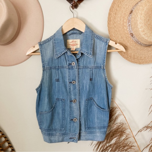 XS Levis Vest - Picture 1 of 6